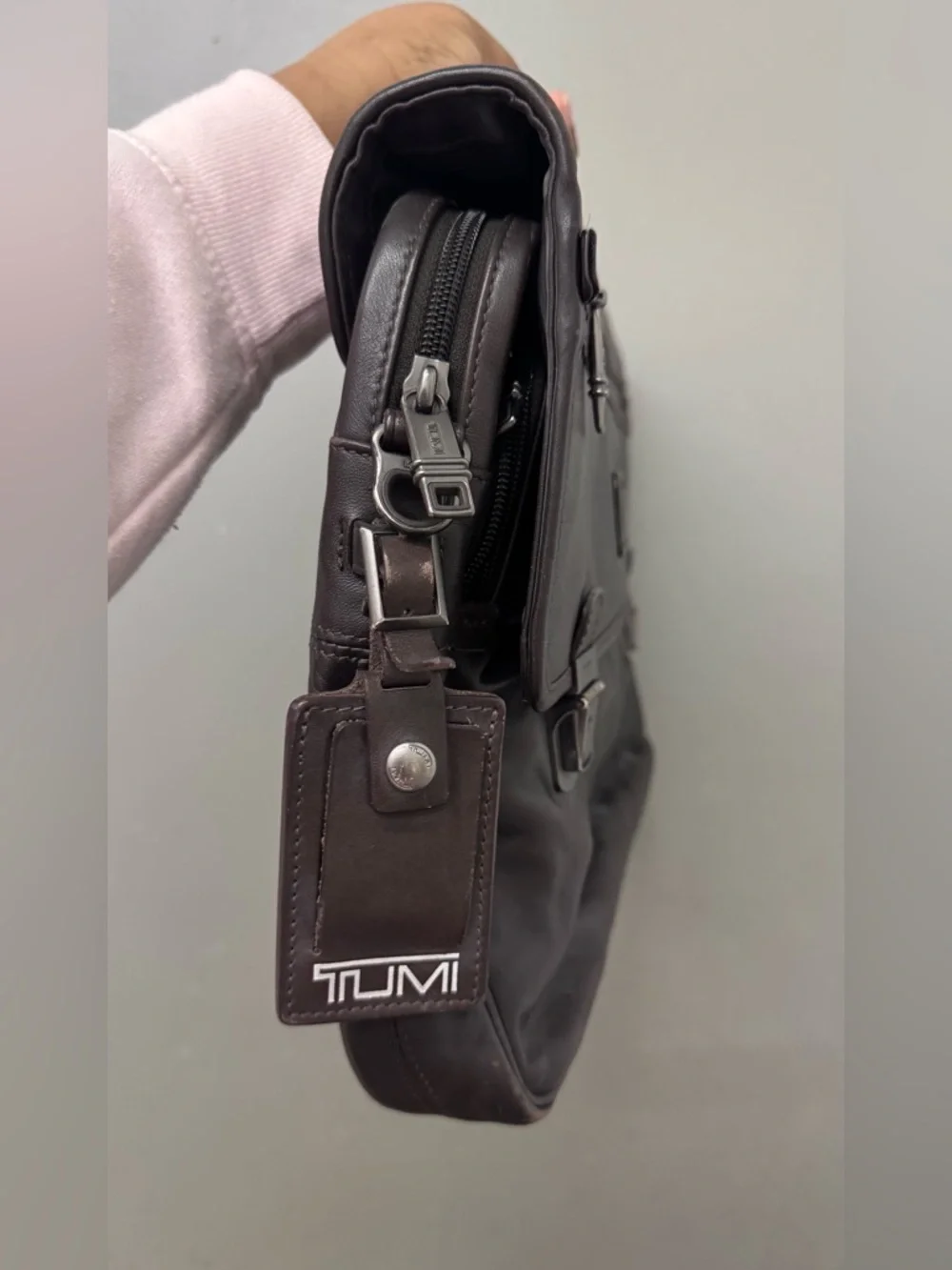 Tumi Alpha Slim Flap Brown Leather Briefcase Messenger Bag Professional Men